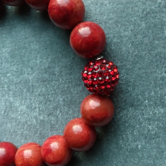 Coral beaded stretch Bracelet with Swarovski Crystal - Picture 2 of 3